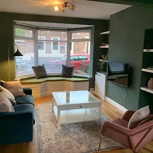 https://the-perfect-place-belfast-bt9.belfasthotelsireland.com