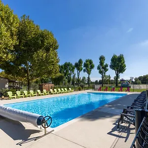 L'oasis Des Dombes 3*, Ambérieux-en-Dombes Frankrijk