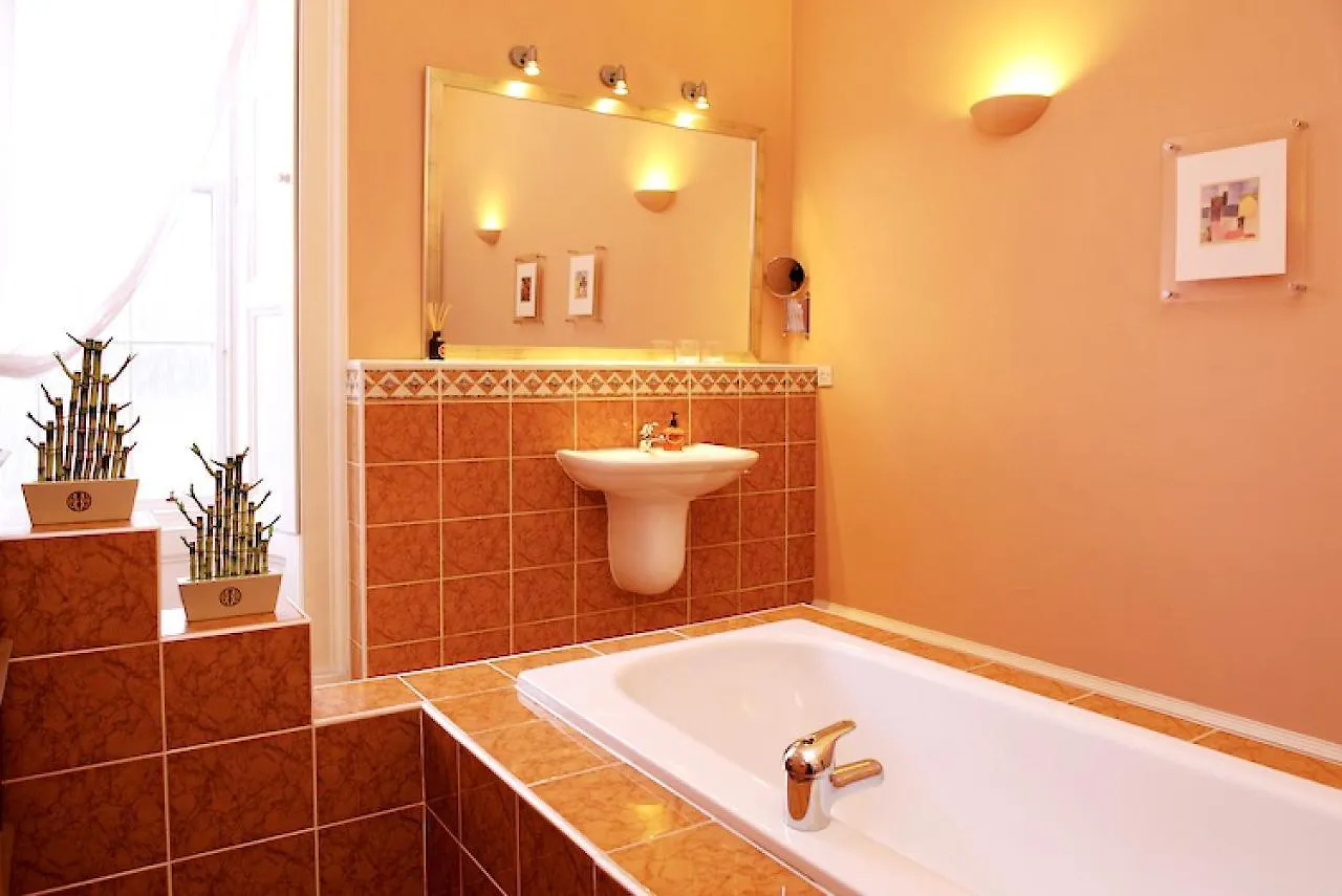 Stylish Central Edinburgh Apartment