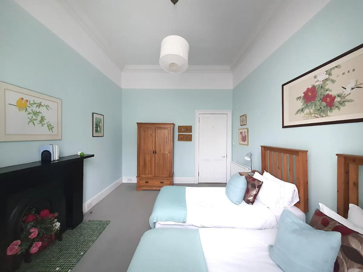 Stylish Central Edinburgh Apartment